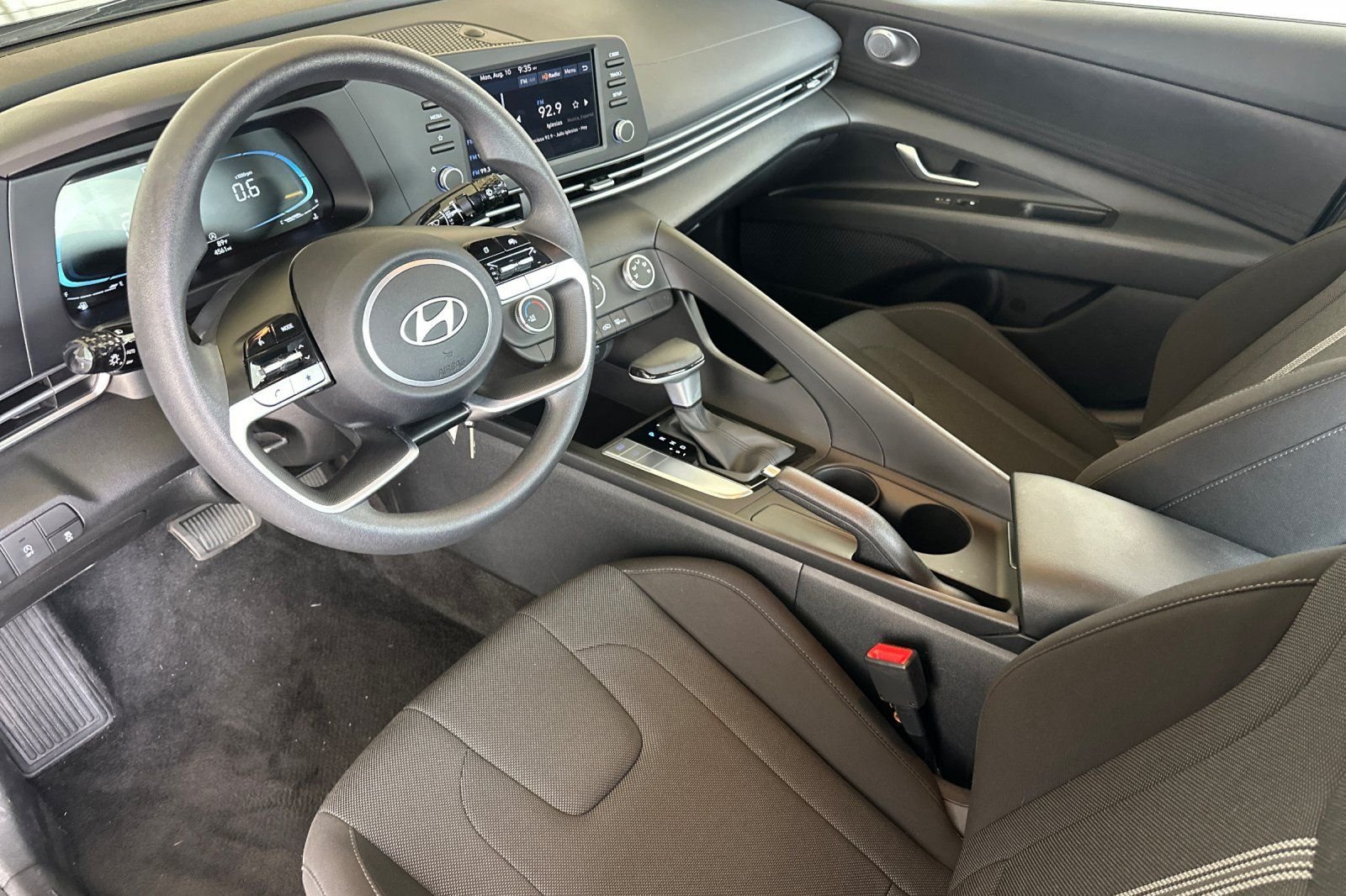 Certified Used 2025 Gray Hyundai SE image 9