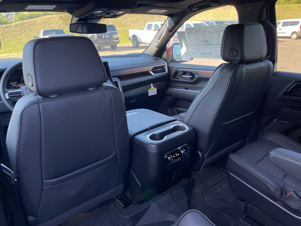 2025 GMC Yukon XL Denali - Photo 24