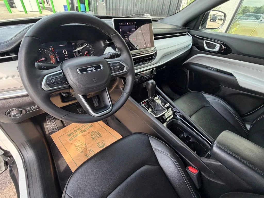 Used 2025 White Jeep Limited image 11