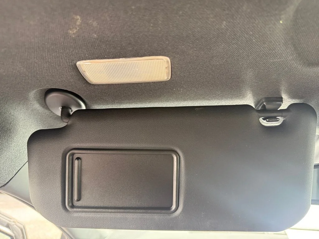 Used 2018 Silver Toyota XLE Premium image 33