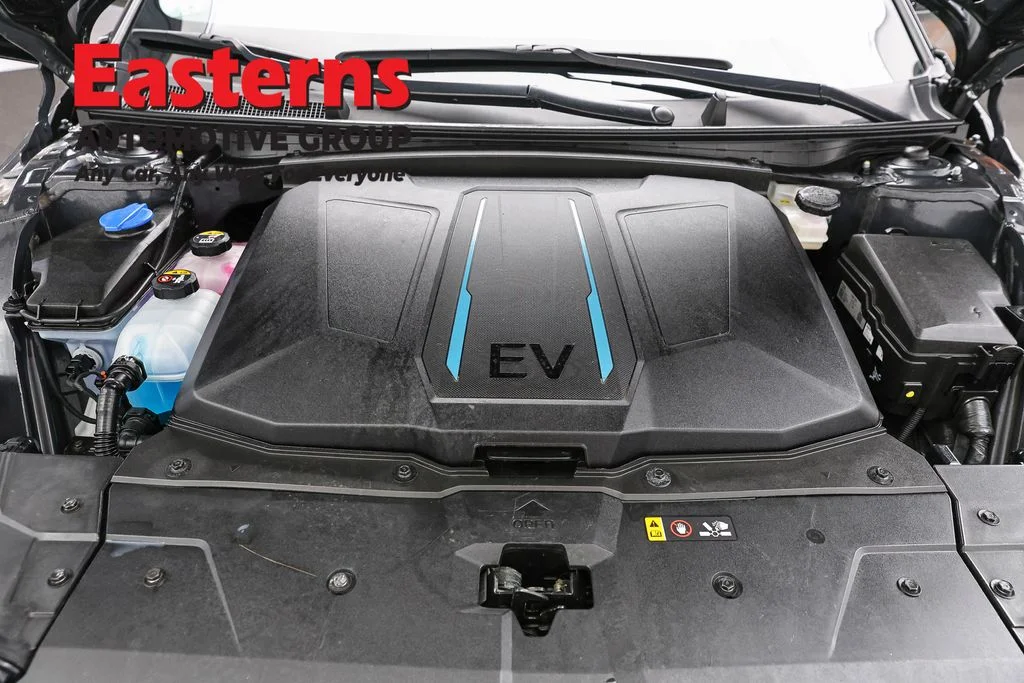 Used 2024 Black Hyundai SEL image 7