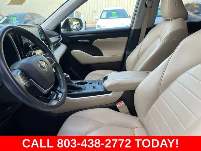 Used 2020 White Toyota XLE image 8