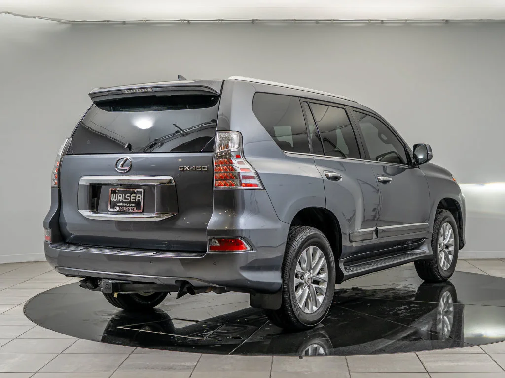Used 2016 Gray Pearl Lexus 460 image 5