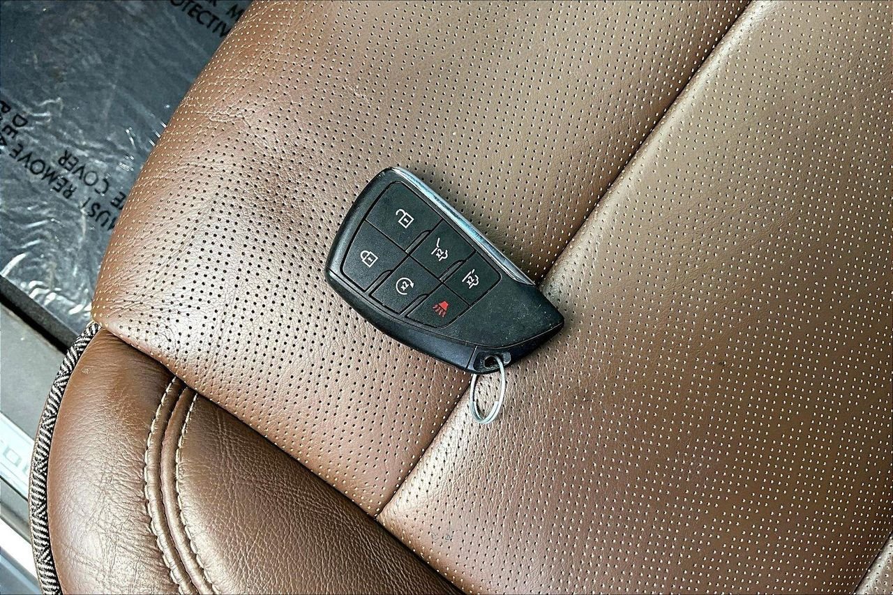 Used 2023 Summit White Chevrolet 4WD High Country image 36