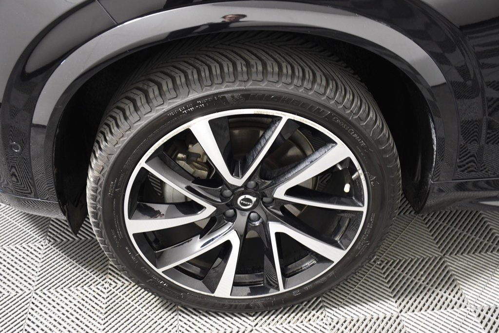 Used 2023 Onyx Black Metallic Volvo B6 Plus 7-Seater image 11