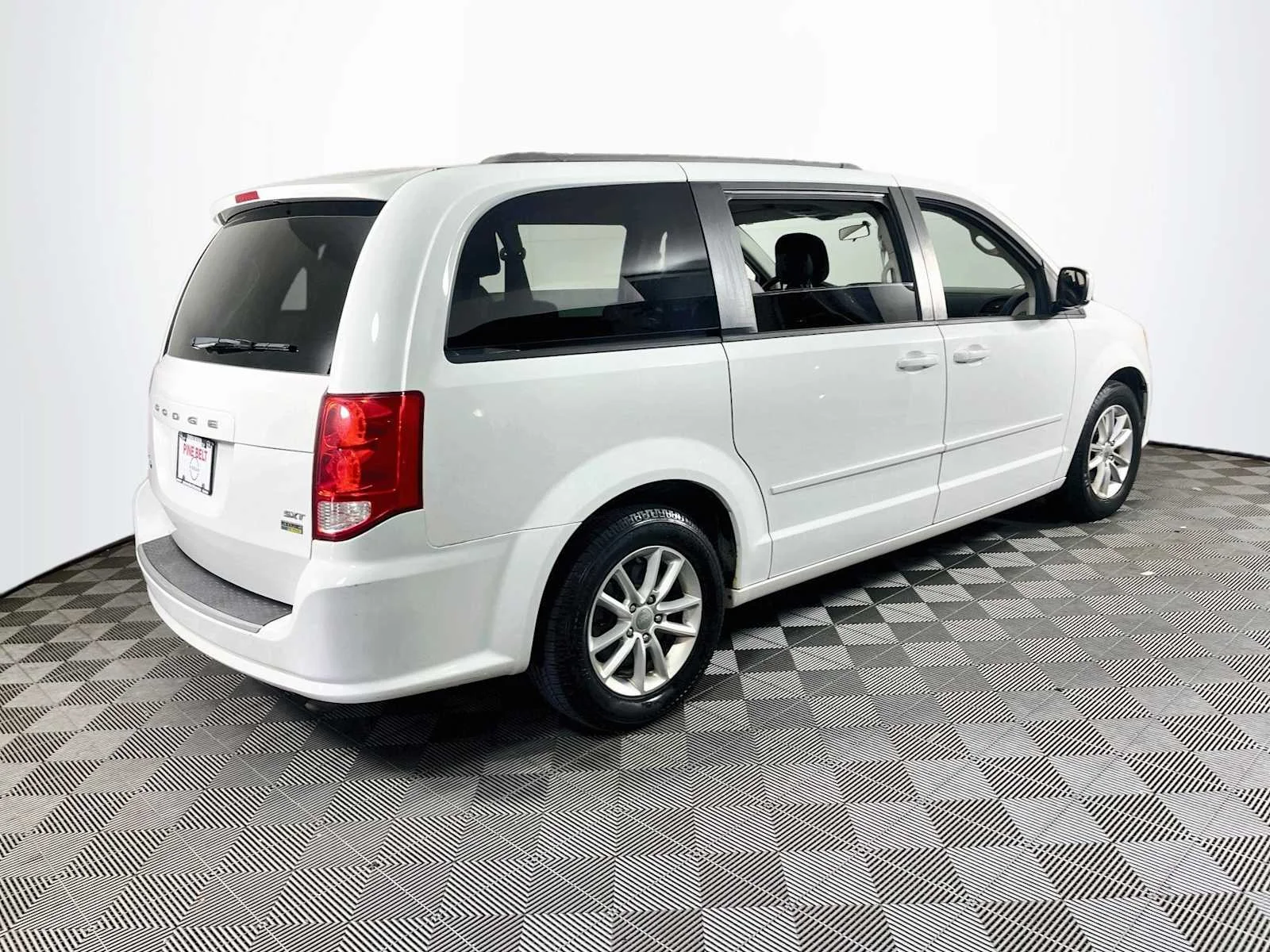 Used 2014 Bright White Clearcoat Dodge SXT image 4