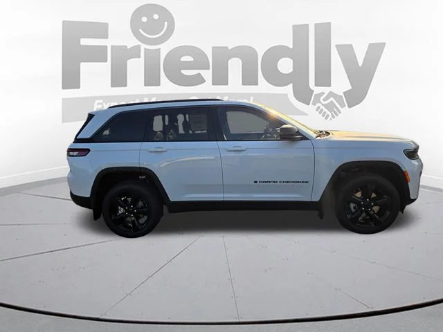 New 2026 Bright White Clear-Coat Exterior Paint Jeep Limited image 4