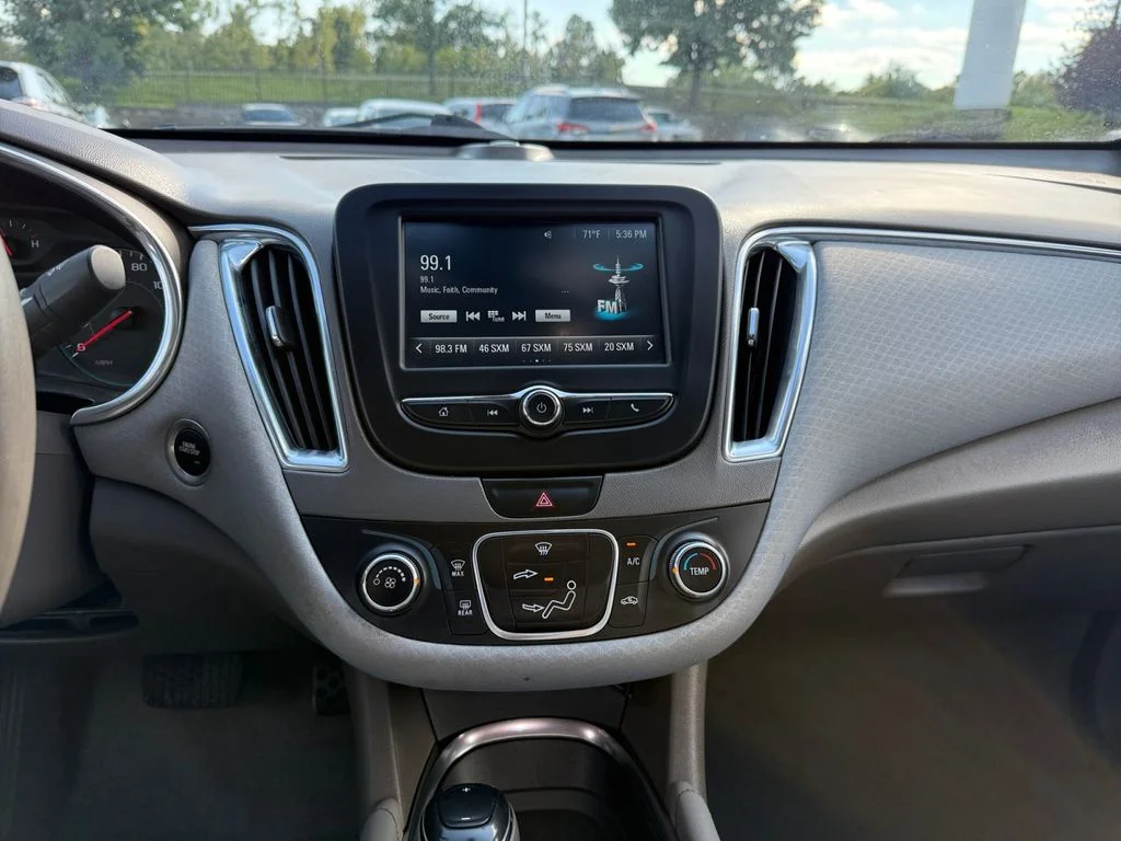 Used 2018 Silver Ice Metallic Chevrolet LT image 9