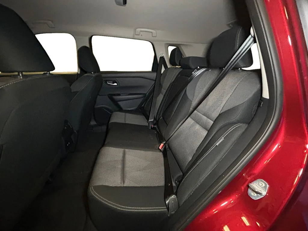 Used 2025 Scarlet Nissan SV image 14