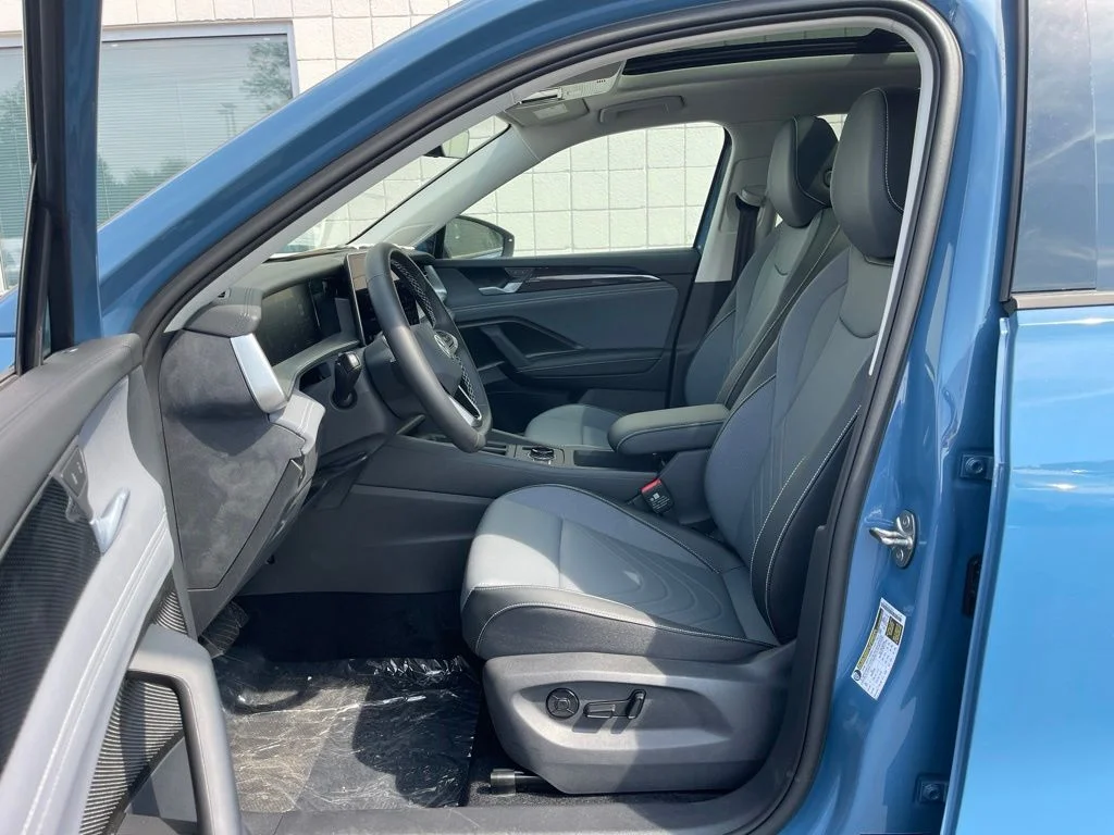 New 2026 Monterey Blue Pearl Volkswagen 2.0T SE image 21