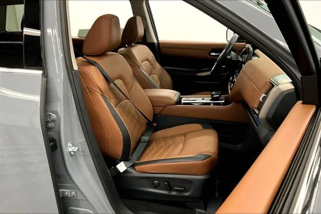 Used 2025 Boulder Gray Pearl Nissan Platinum image 8