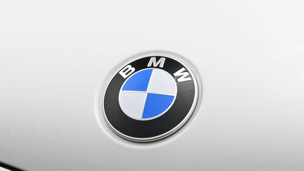 Certified Used 2023 Mineral White Metallic BMW xDrive40i image 19