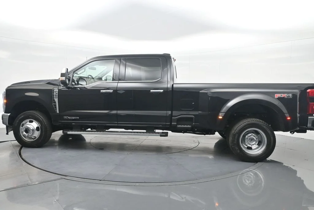 New 2026 Agate Black Metallic Ford F-350® Lariat® image 10