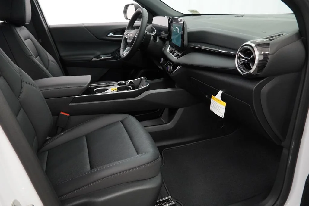 New 2027 Summit White Chevrolet LT image 29