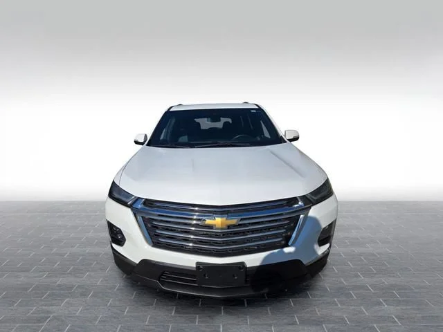 Used 2023 SUMMIT WHITE Chevrolet LT Cloth image 2