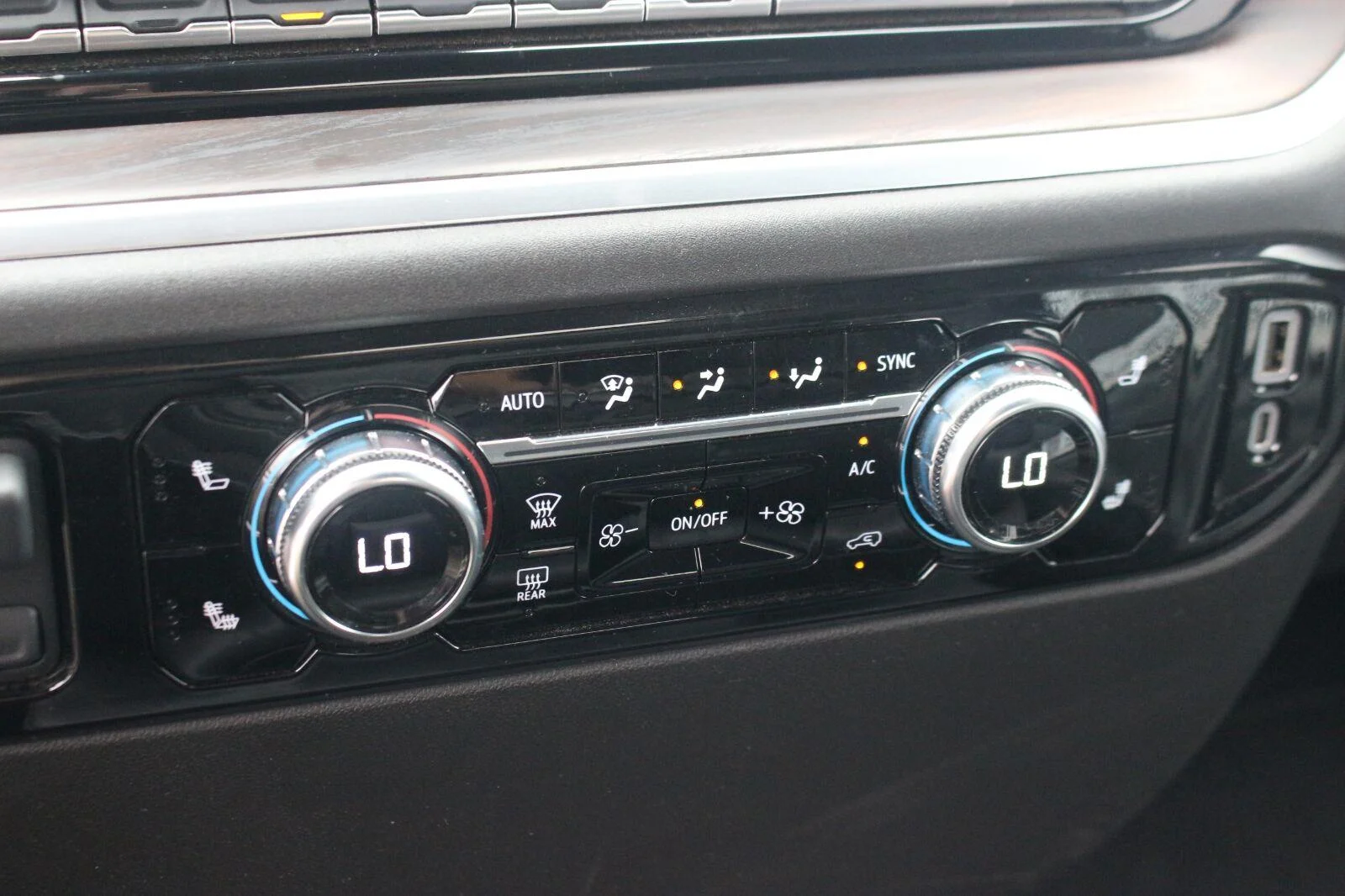 Used 2025 Sterling Metallic GMC SLT image 25