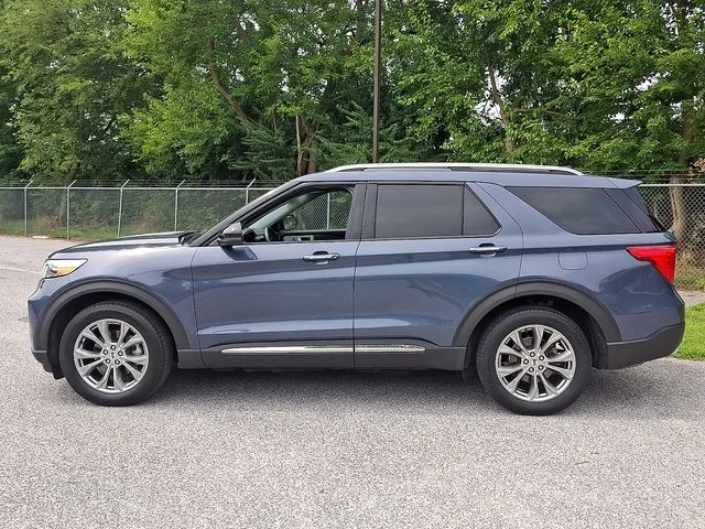 Used 2021 Blue Ford Limited image 5