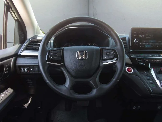 Certified Used 2025 Modern Steel Metallic Honda EX-L image 25