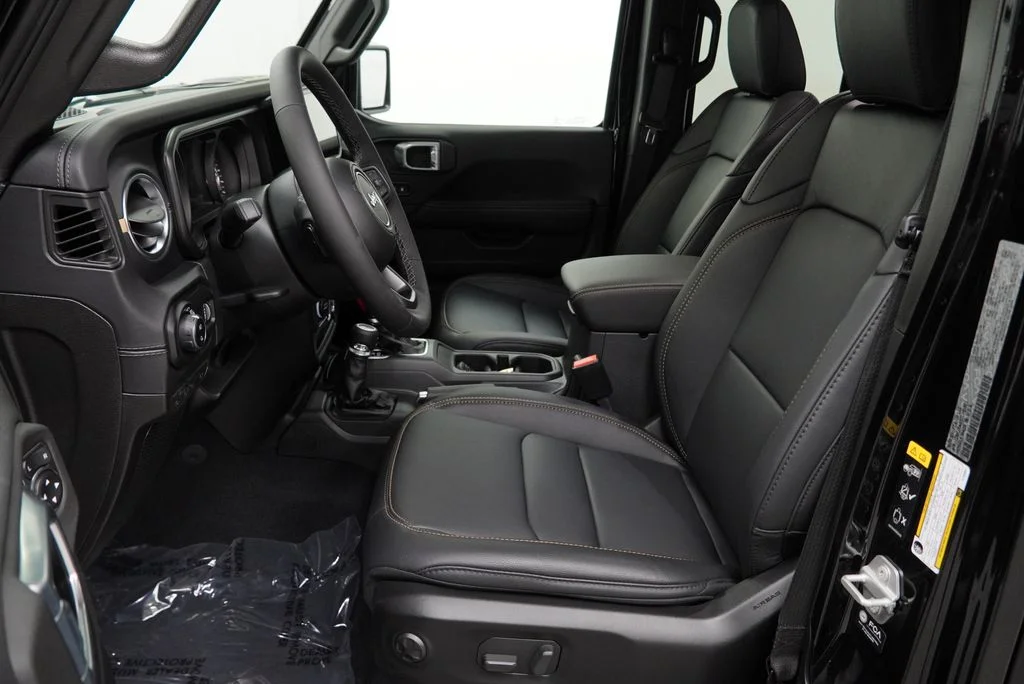 New 2026 Black Clear-Coat Exterior Paint Jeep Sahara image 15