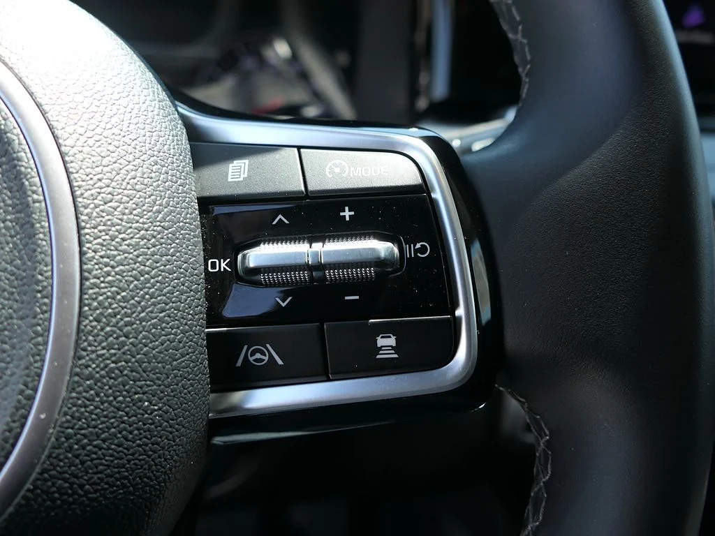 Used 2023 White Kia EX image 16