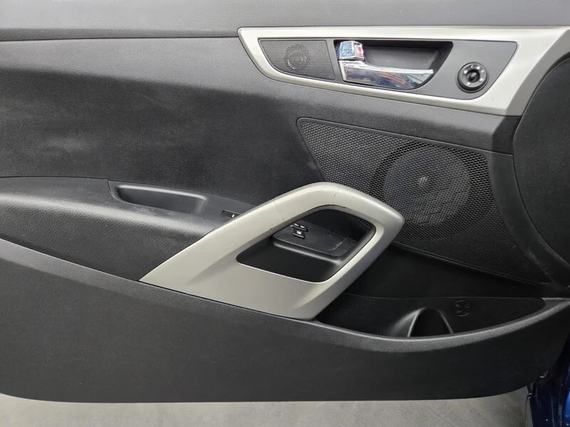 Used 2015 Pacific Blue Pearl Hyundai 3DR CPE AT image 14