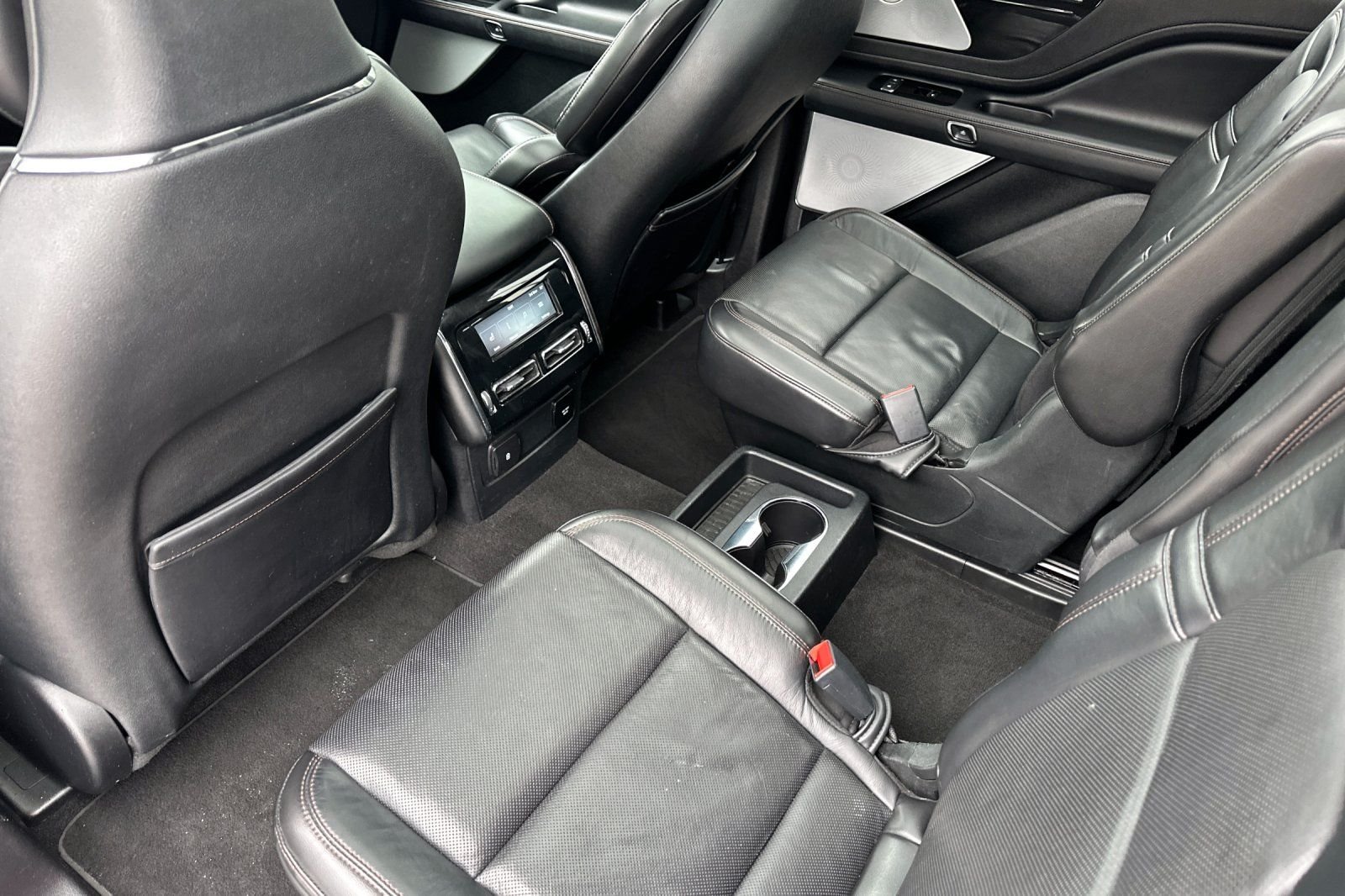 Used 2020 White Lincoln Grand Touring image 11