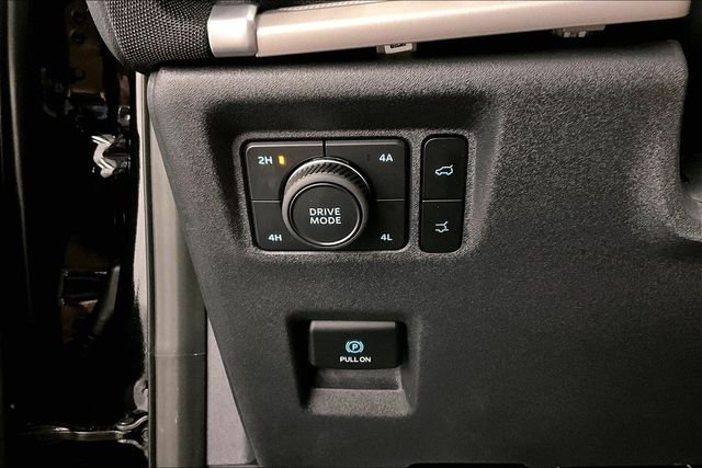 Used 2025 Agate Black Metallic Ford Active image 39