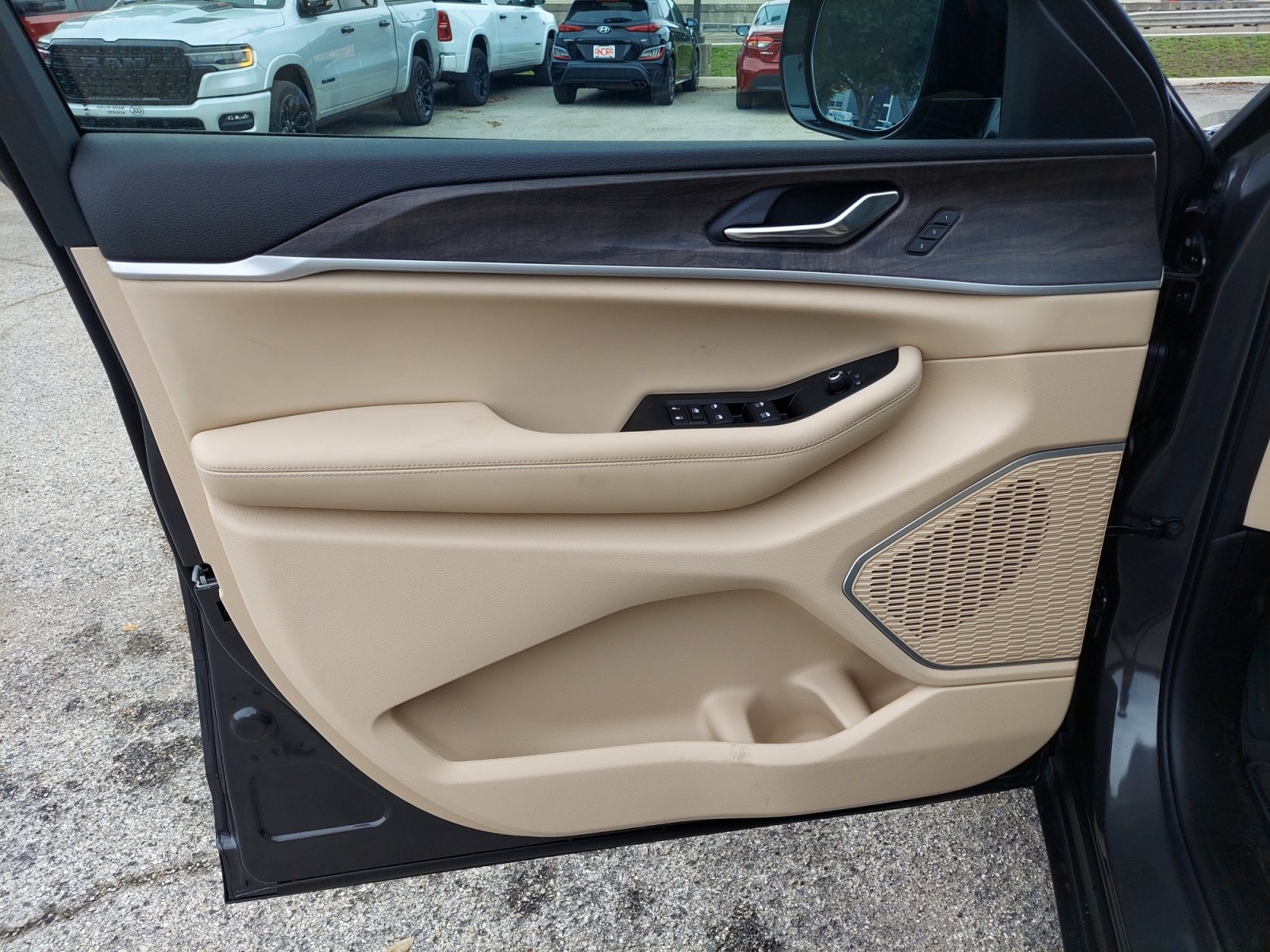 New 2026 Baltic Gray Metallic Clearcoat Jeep Limited image 29