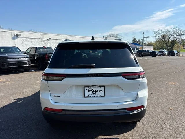 New 2026 Bright White Clear-Coat Exterior Paint Jeep Altitude image 30