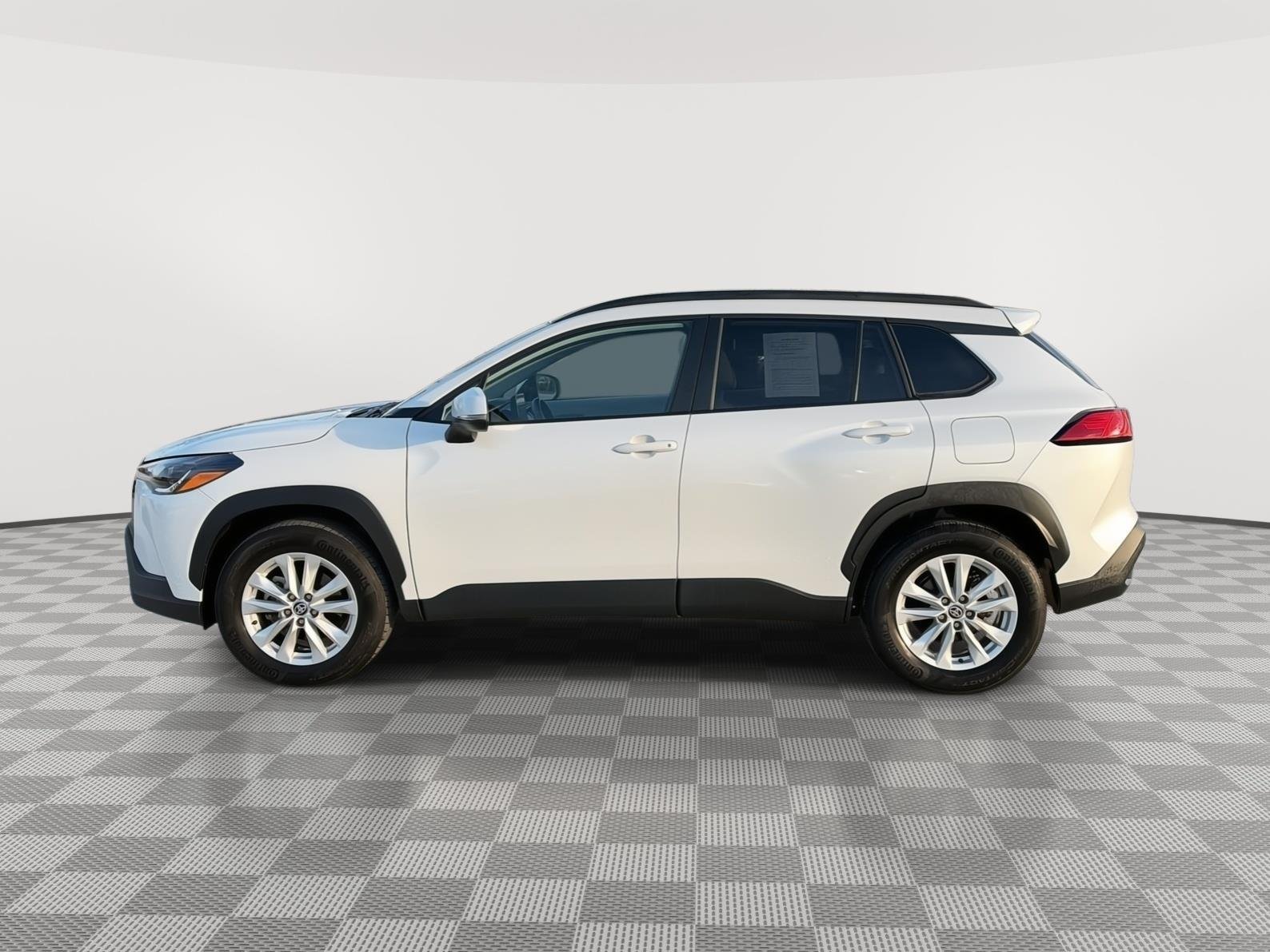 Used 2023 Wind Chill Pearl Toyota LE image 4