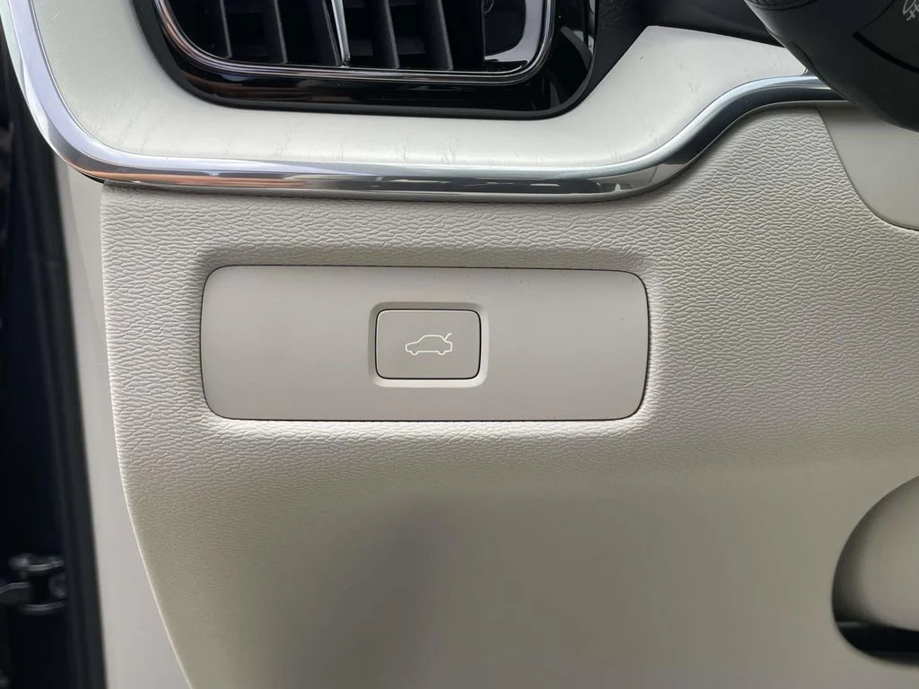 New 2026 Denim Blue Metallic Volvo Ultra image 10
