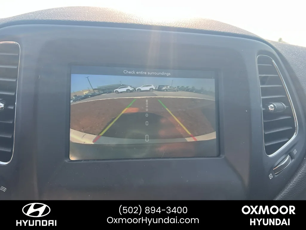 Used 2021 Olive Green Pearlcoat Jeep Latitude image 16
