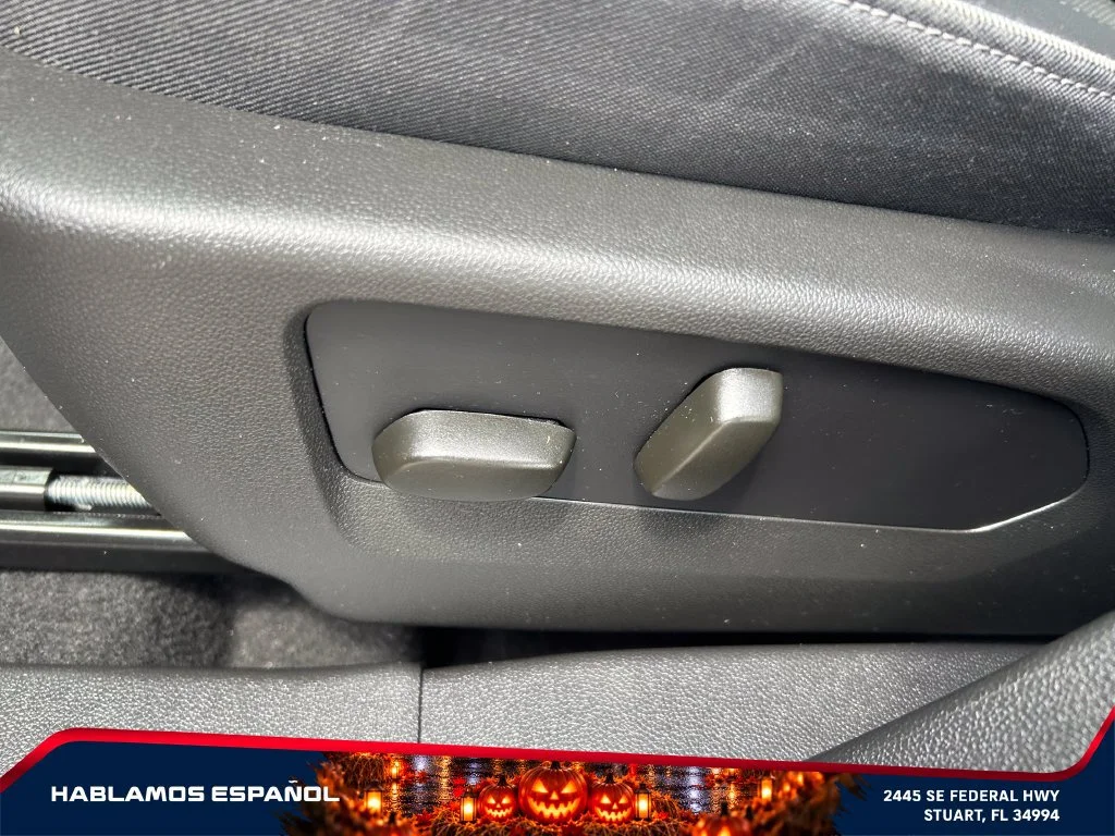 Used 2022 CINNABAR METALLIC Buick Essence image 16