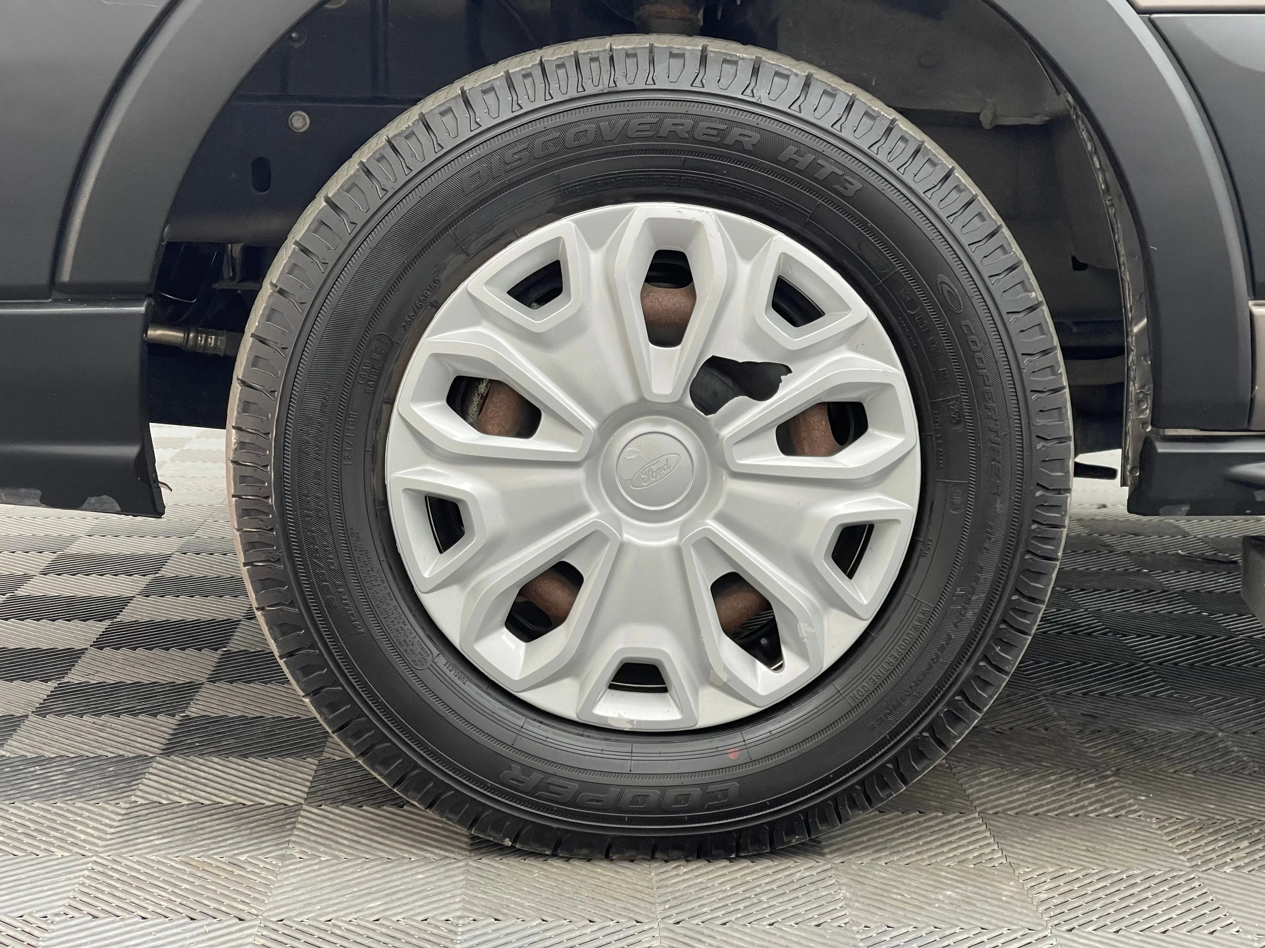 Used 2019 Stone Gray Metallic Ford XLT image 12