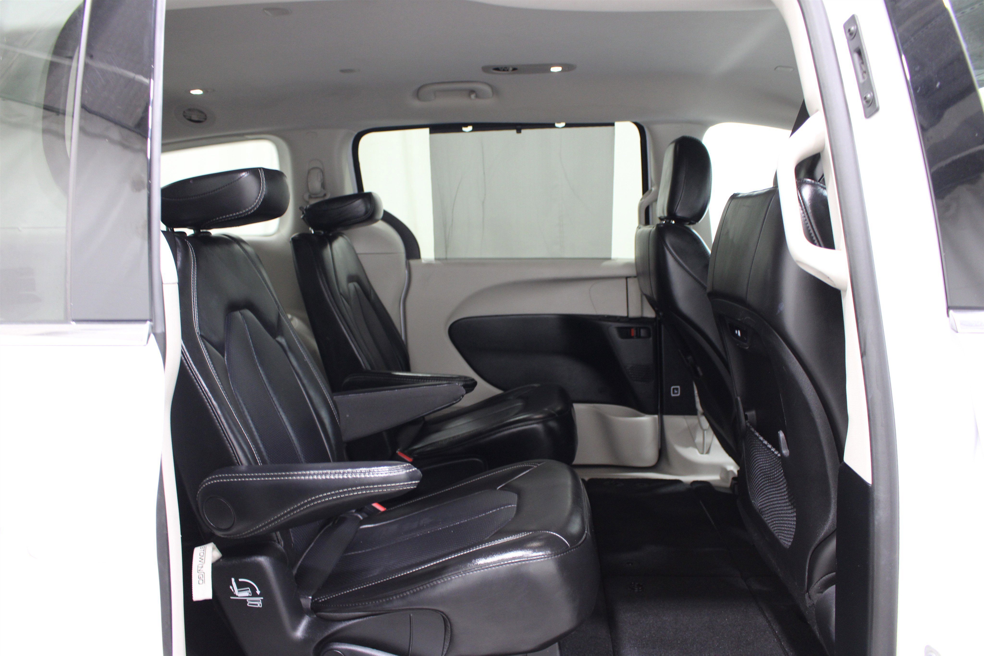 Used 2024 Bright White Clearcoat Chrysler Touring L image 25