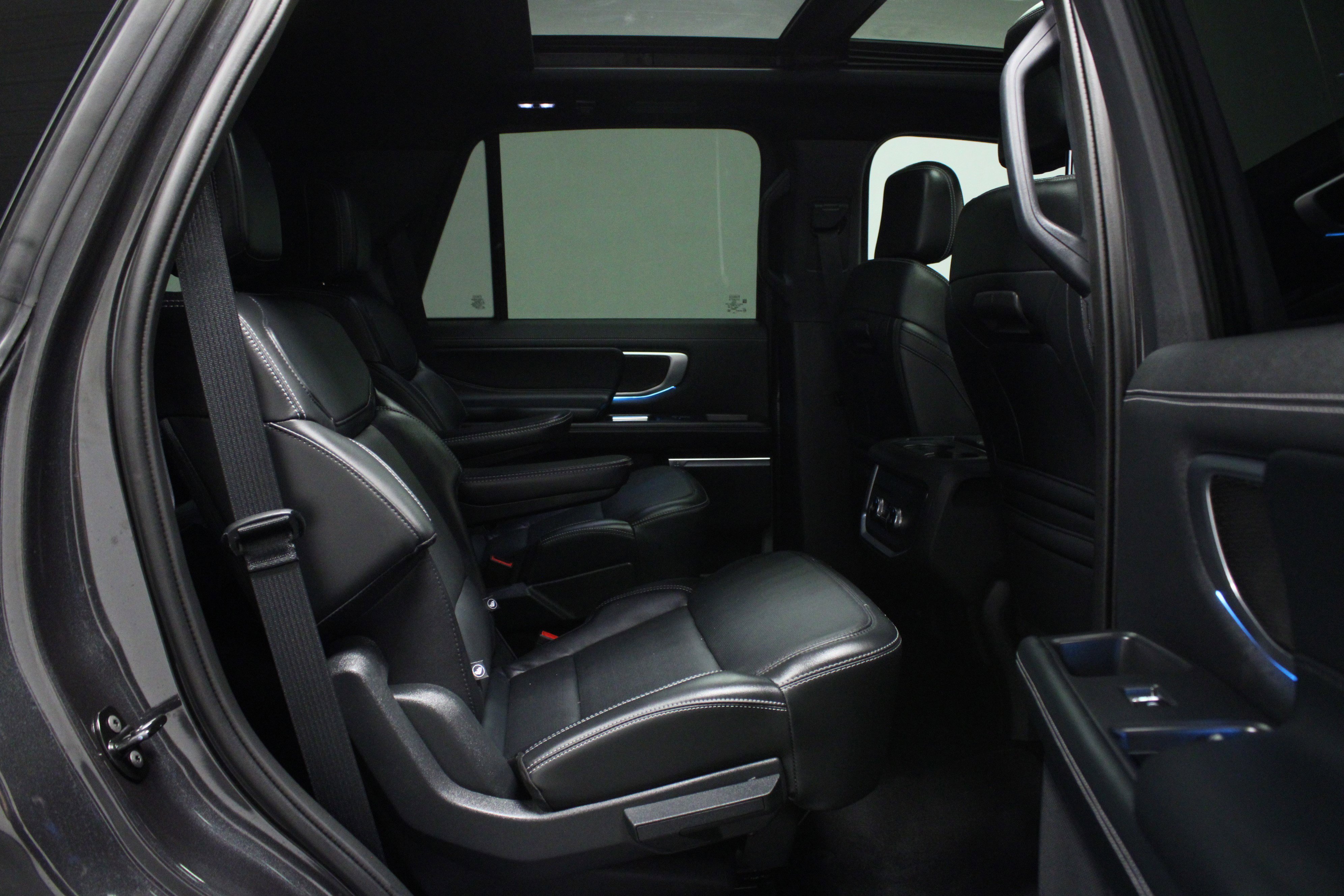 Used 2025 Gray Metallic Ford Platinum image 16