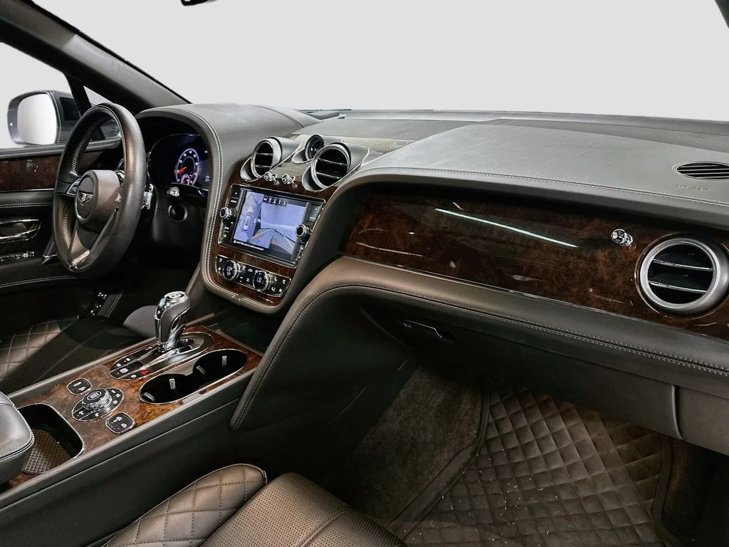 Used 2018  Bentley W12 image 30