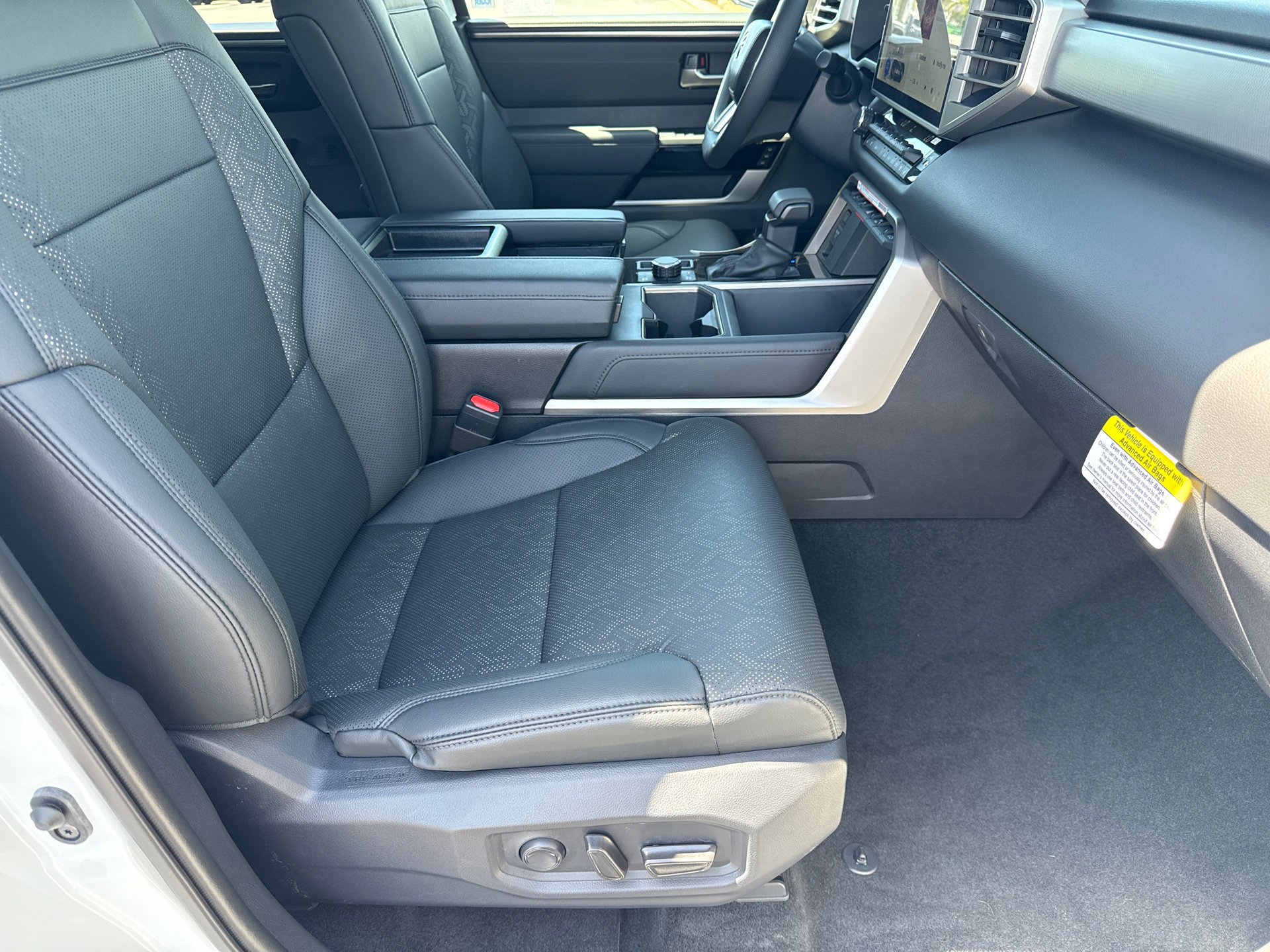 2025 Toyota Tundra Limited - Photo 13