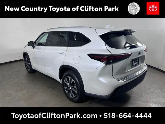 Used 2025 Beige Toyota XLE image 5
