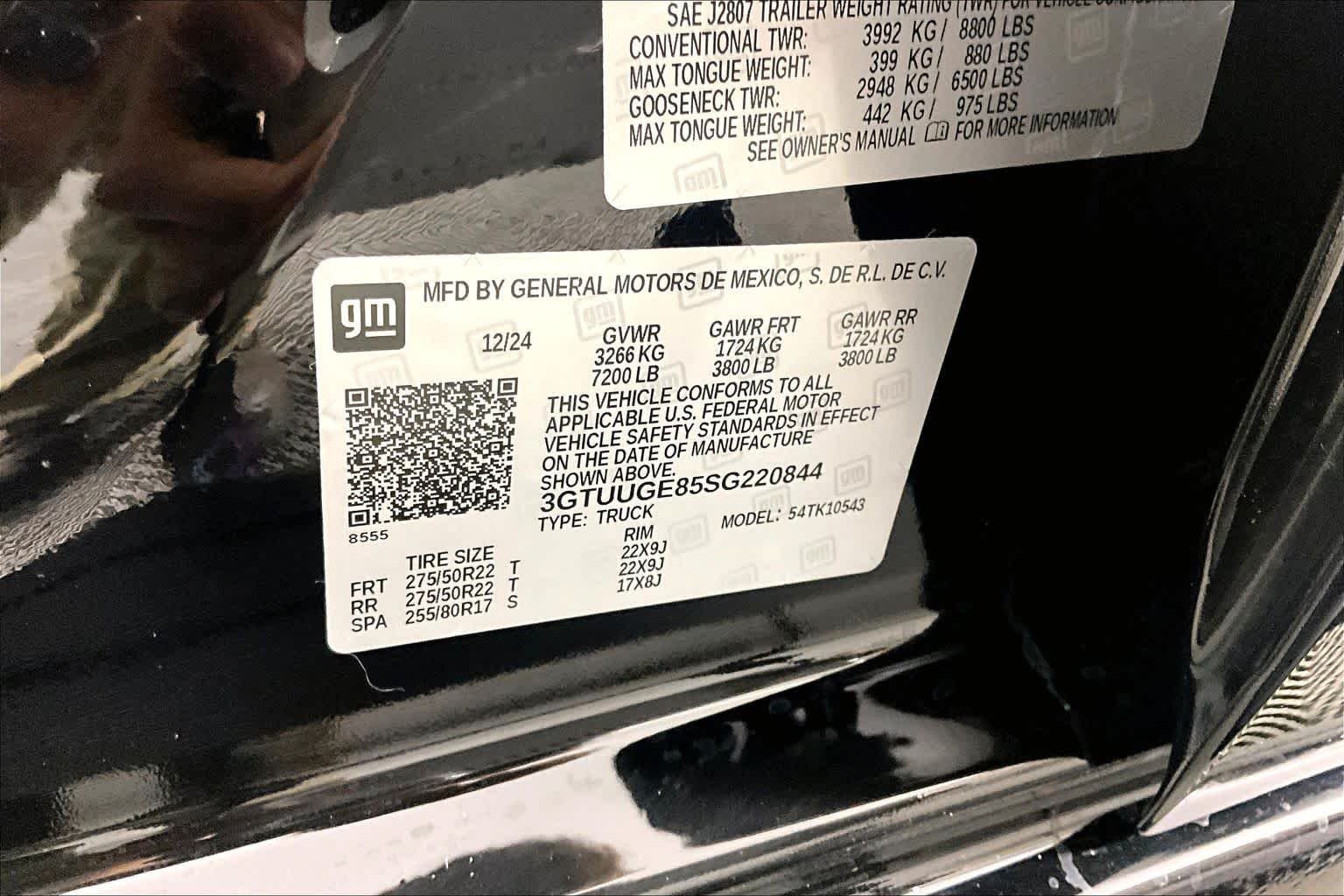 Used 2025 Onyx Black GMC Denali image 36