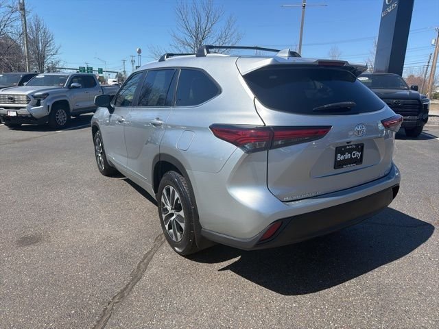 Used 2023 Silver Toyota XLE image 5