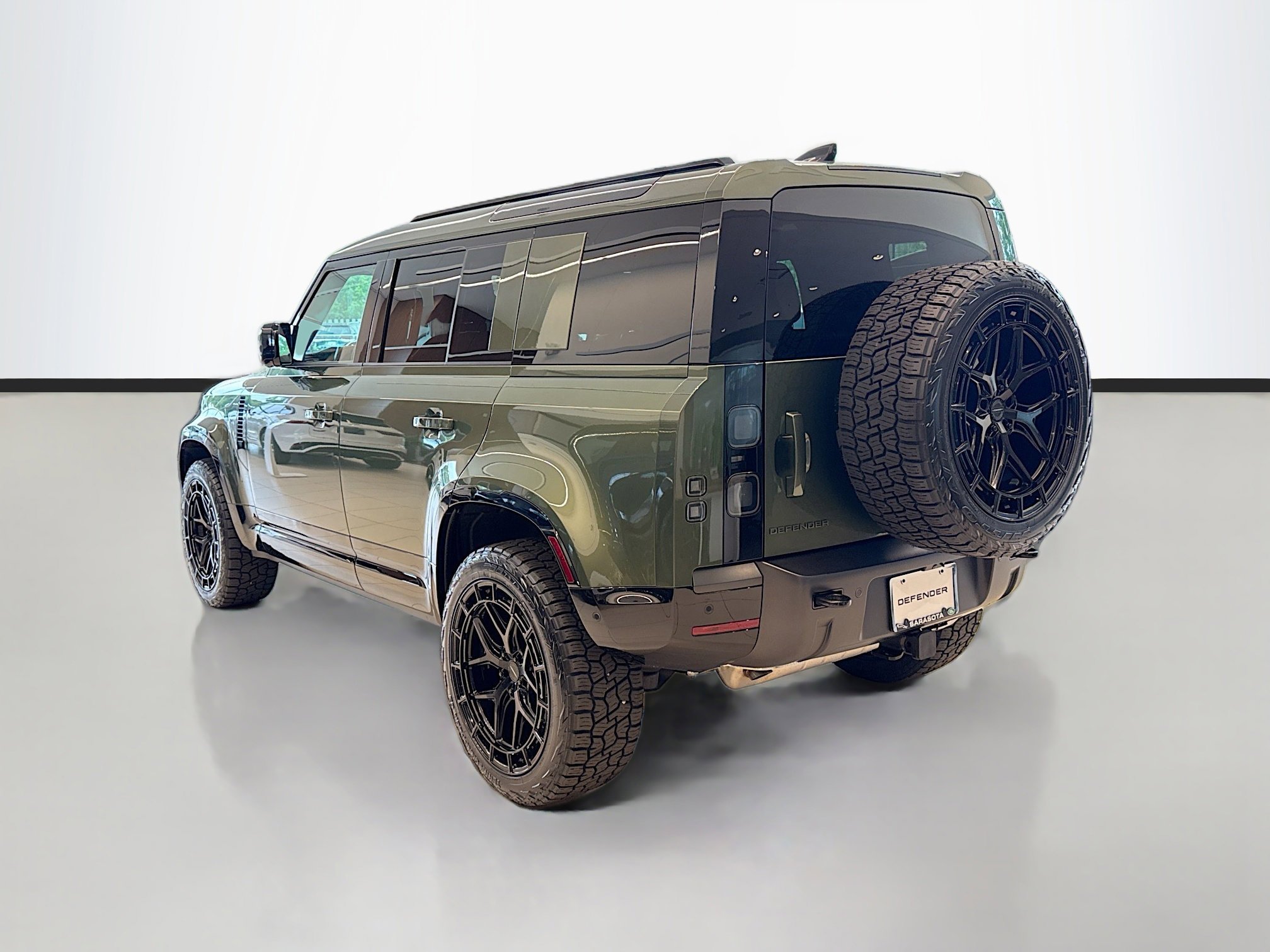 New 2026 Woolstone Green Land Rover X-Dynamic SE image 3