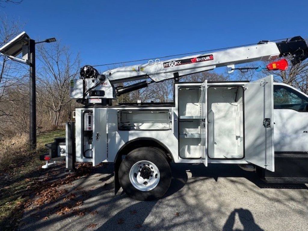 New 2025 Oxford White Ford XL image 18