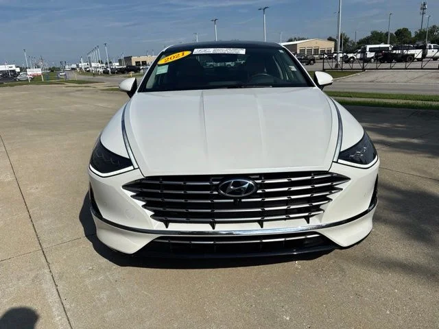 Used 2021 Hyper White Hyundai Limited image 4