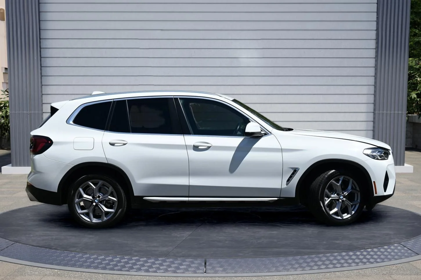 Used 2023 Alpine White BMW sDrive30i image 3