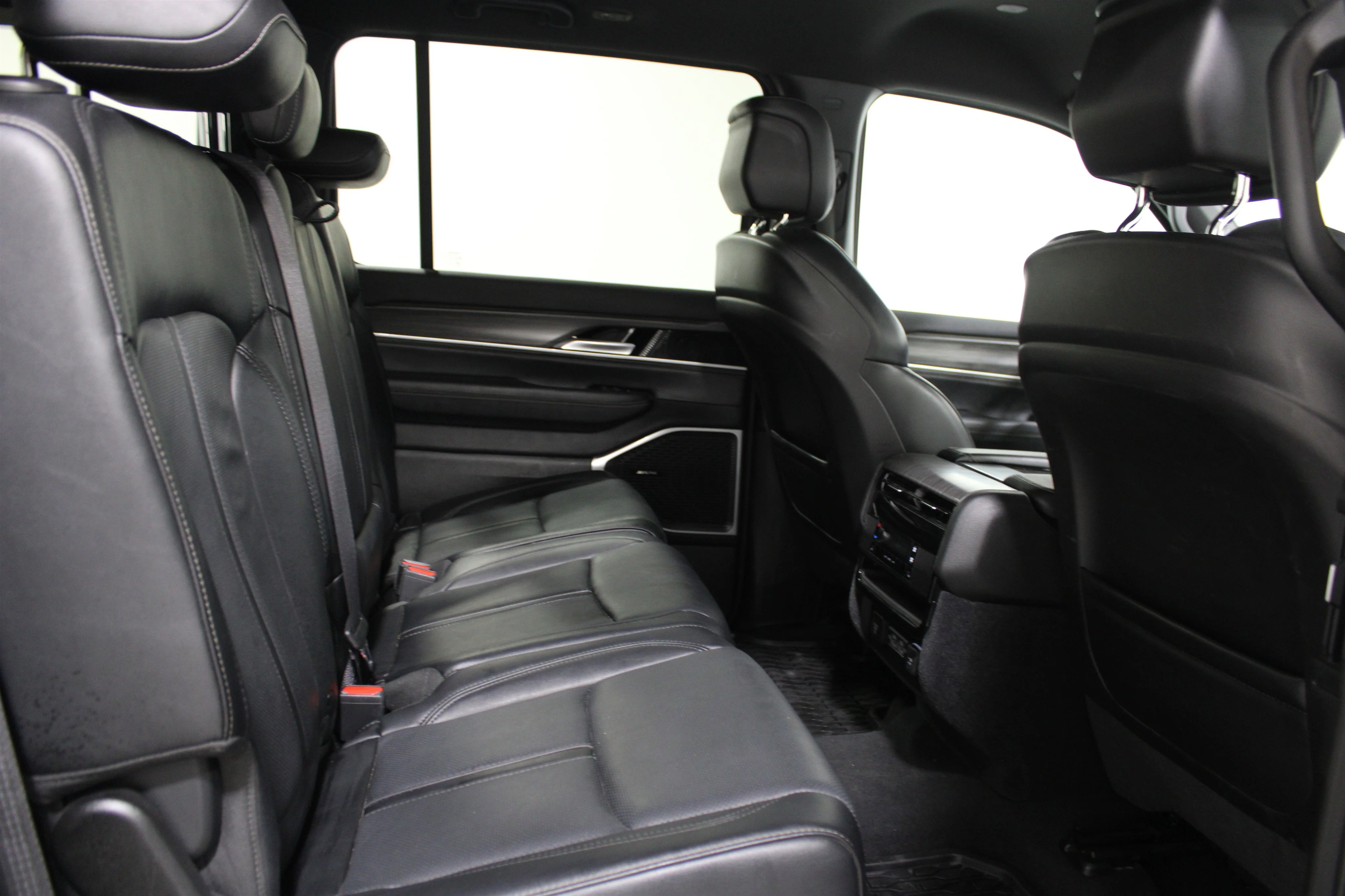 2024 Jeep Wagoneer L Series II - Photo 24