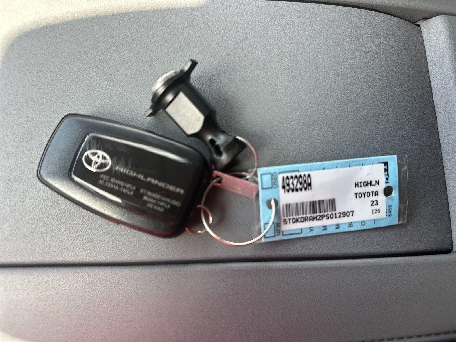 Used 2023 Wind Chill Pearl Toyota Platinum image 34