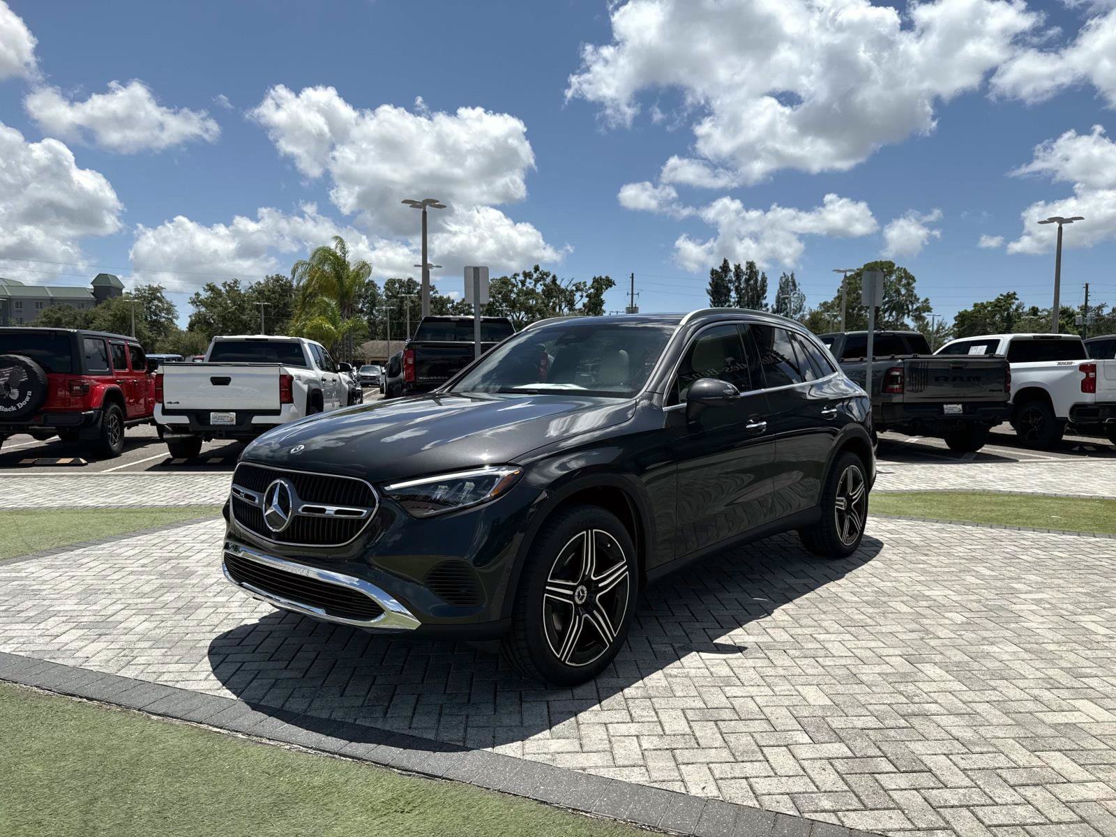 New 2027 Gray Metallic Mercedes-Benz 300 SUV image 2