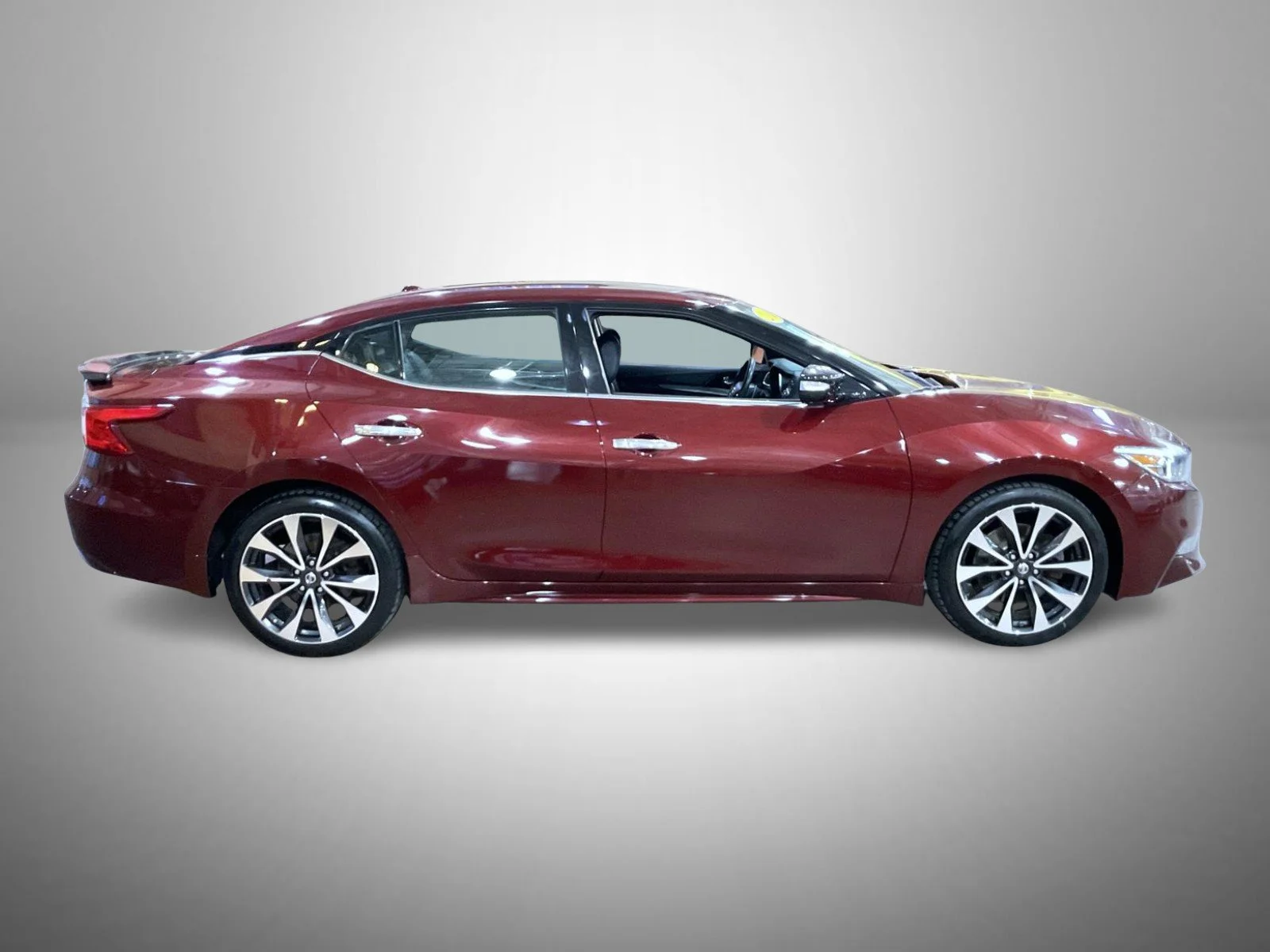 Certified Used 2016 Red Nissan SR image 4