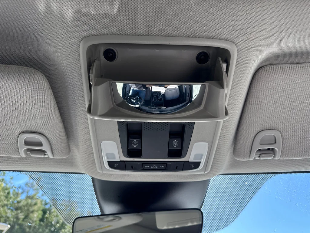 Used 2025 Lunar Silver Metallic Honda Touring image 28